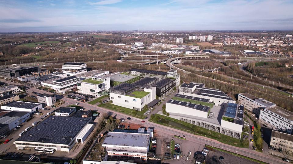 Padelveld op kantoor aanleggen